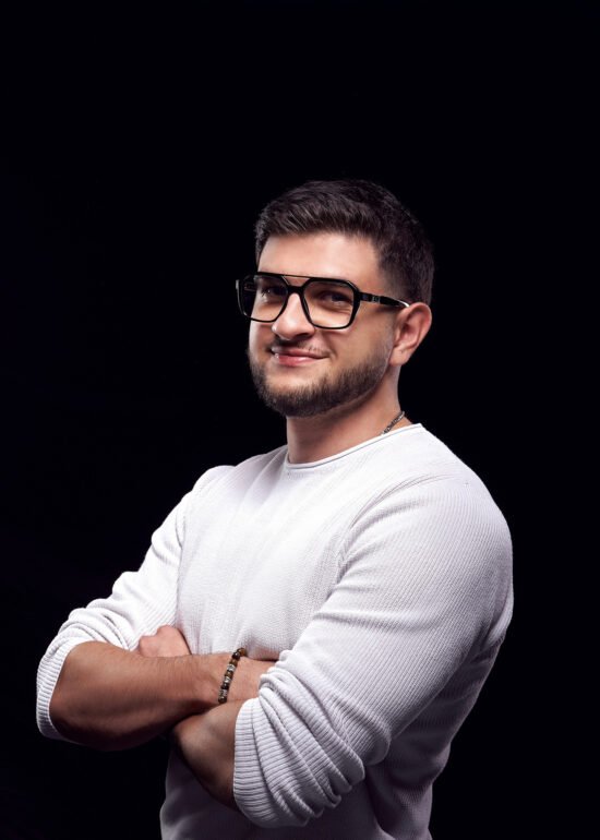 Corporate LinkedIn photo pro bouc bel air shooting marc williams studio 3