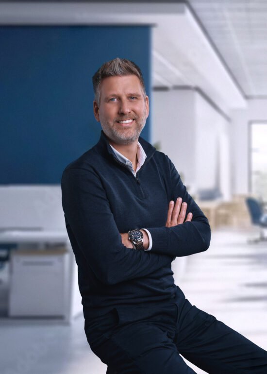 Corporate LinkedIn photo pro bouc bel air shooting marc williams studio 6