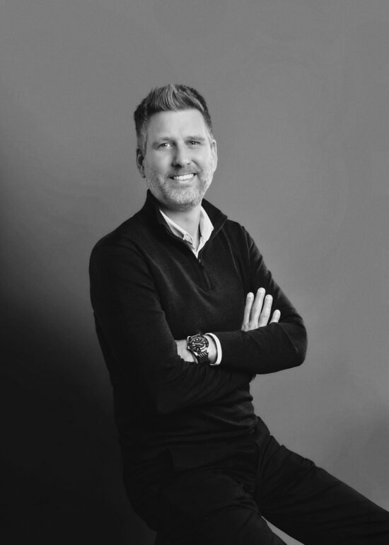 Corporate LinkedIn photo pro bouc bel air shooting marc williams studio 8