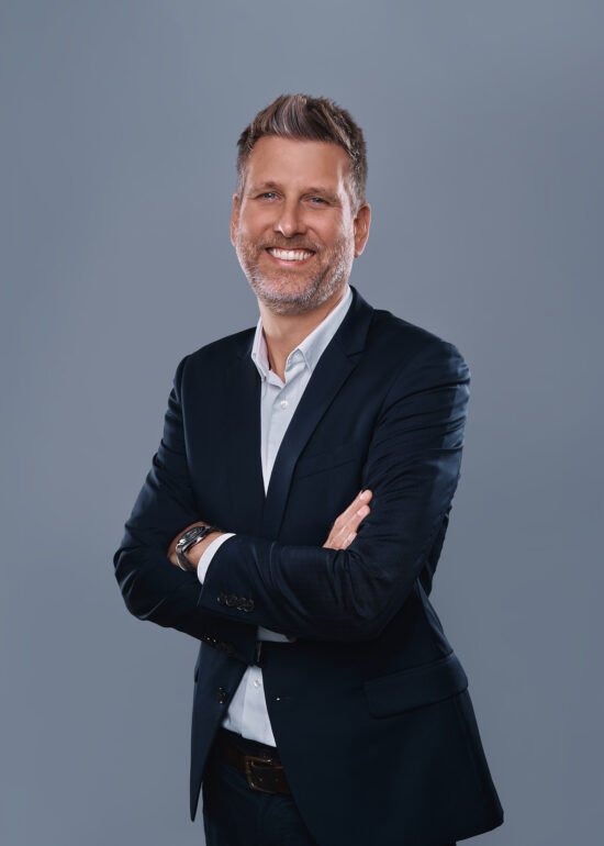 Corporate LinkedIn photo pro bouc bel air shooting marc williams studio 9